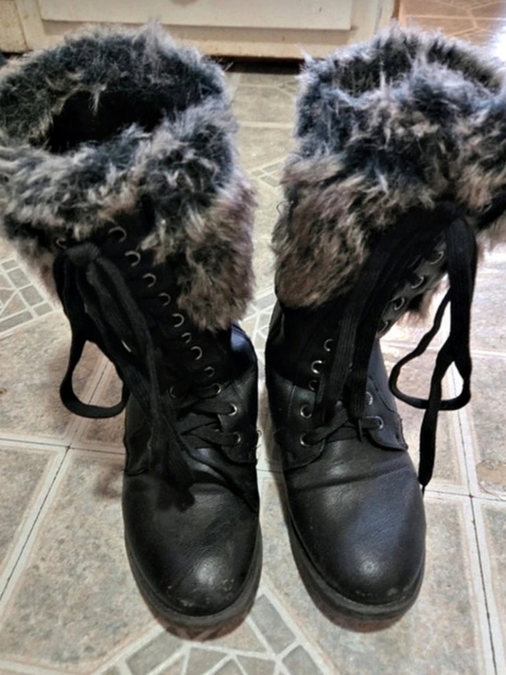 Fur Trim Lace-Up Winter Boots in Black & Gray
